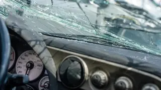 Truk Boks Terguling Akibat Jalan Bergelombang di Interchange Karawang Barat