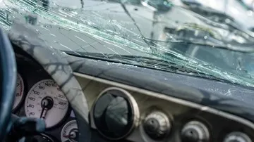 Truk Boks Terguling Akibat Jalan Bergelombang di Interchange Karawang Barat