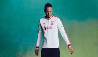 Detail Lengkap Jersey Tandang Liverpool FC 2026/2027 Bergaya Retro 1980-an