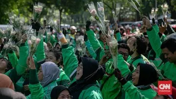 Mensesneg Jamin Ojek Online Dapat Bonus Hari Raya Meski Ganti Status