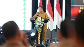 Mendagri Sebut Prabowo Minta Penertiban Spanduk Promosi, Tidak Indah
