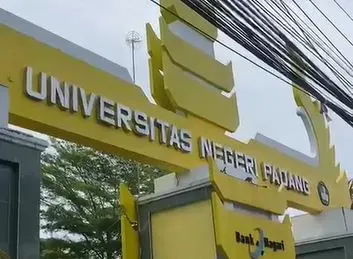 Penjelasan UNP soal Mahasiswa Baru Jalan Jongkok karena Sanksi Terlambat