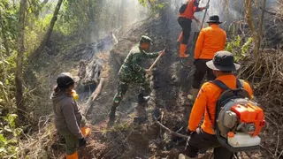 Bak "Sungai Api", Potret Gunung Bromo Kembali Terbakar