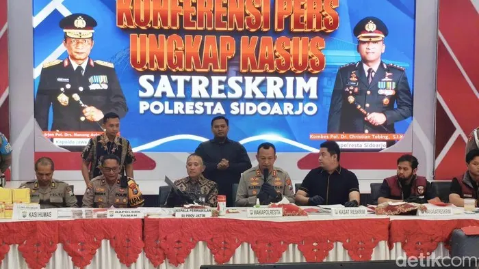 Polisi Bongkar Jaringan Peredaran Uang Palsu di Sidoarjo, 3 Tersangka Ditangkap