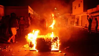 Kapal Tenggelam Buat Warga Ngamuk, Batu Melayang-Benda Dibakar di Tunisia