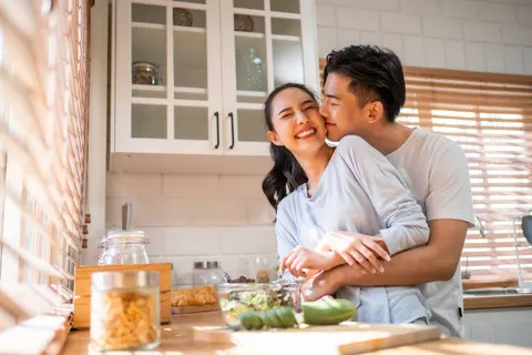 Mengenal Konsep Ciuman Enam Detik dan Manfaatnya bagi Hubungan Pasangan