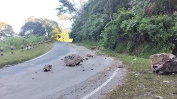 Kementerian PU Kebut Perbaikan Jalan Nasional Imbas Gempa Flores
