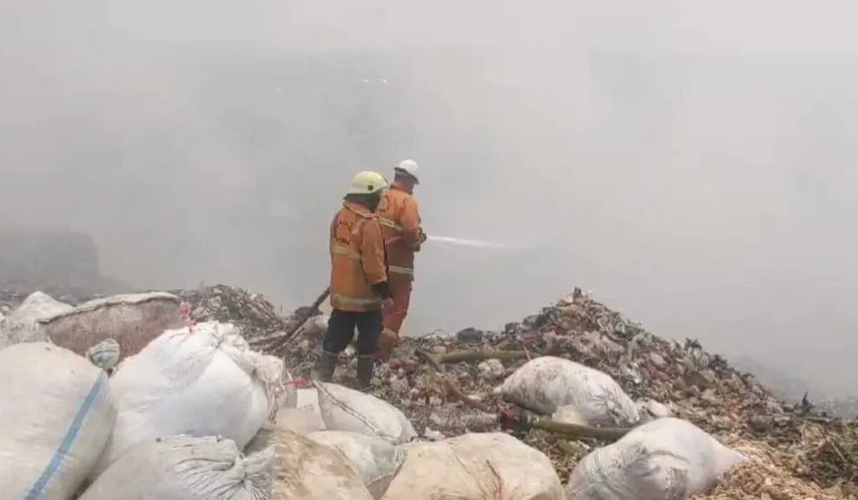 Mitigasi Kebakaran TPA Kopiluhur, DLH Kota Cirebon Siapkan Tanah Urukan dan Tangki Ai