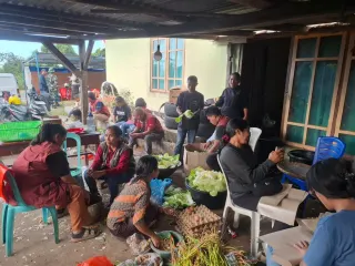 Kemensos Buka 3 Dapur Umum untuk Korban Gempa di Manggarai Timur