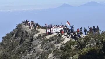 2.557 Pendaki Upacara 17 Agustus di Gunung Bawakaraeng, Basarnas Siaga