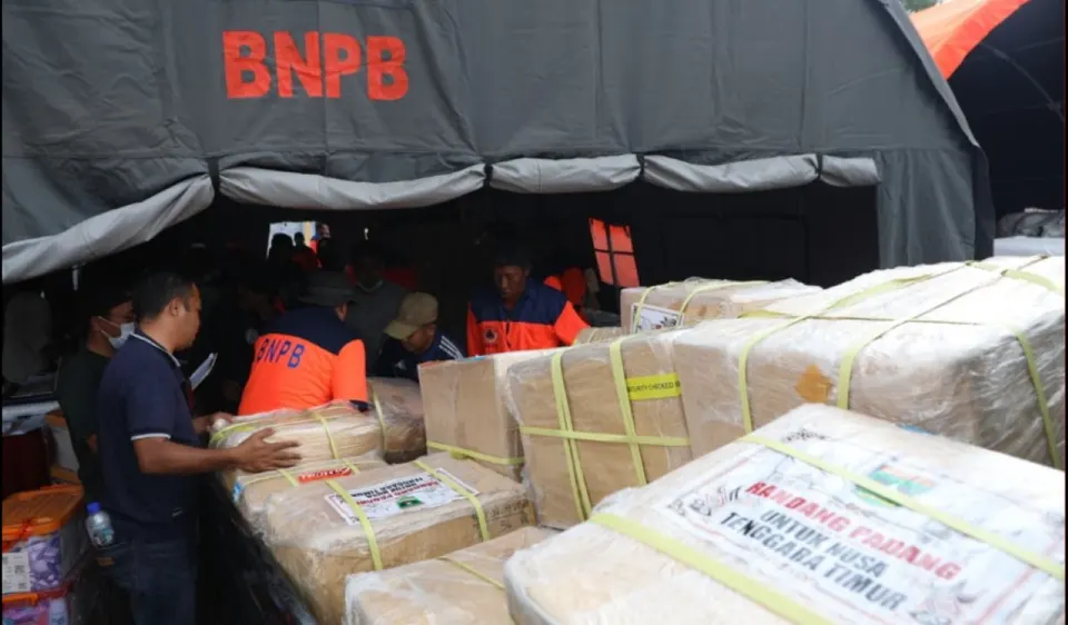 BNPB Kirim 22 Ton Bantuan Gempa NTT via Pesawat Airbus ke Maumere