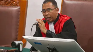 Hakim Ungkap Tan Kian Setor Uang Rp40 M ke Eks Jampidsus Febrie