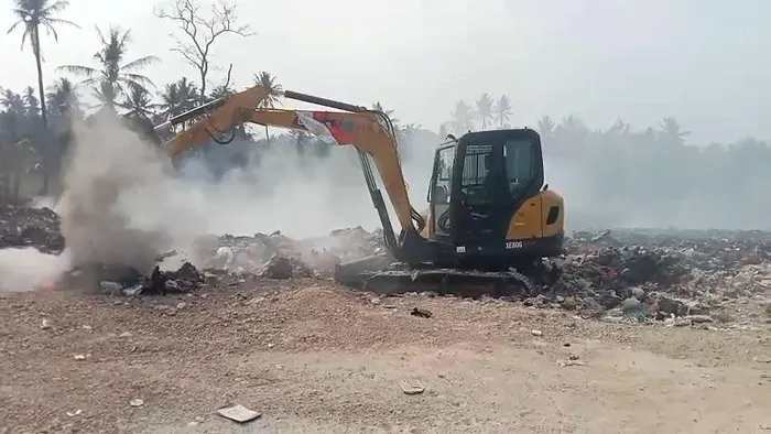 Hari Keempat, Kebakaran di TPA Liar Waringinkurung Masih Belum Padam