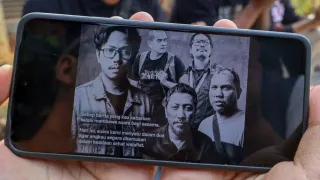 Pencarian 5 Jurnalis di Selat Sunda, Pelampung Kedua Ditemukan