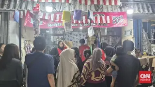 Warga Tangerang Berebut Beli Masker Imbas Sebaran Abu Vulkanik Gunung Anak Krakatau