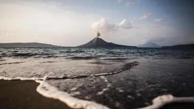 4 Gunung Api di Indonesia Erupsi Bersamaan Pagi Ini
