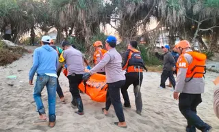 Tiga Wisatawan Terseret Arus Pantai Santolo Garut Ditemukan Meninggal Dunia