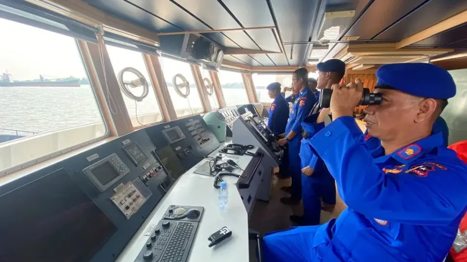 Polri Kirim 3 Kapal Bantu Operasi SAR KM Virgo Transport 8