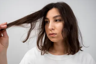 15 Tips Mengatasi Rambut Bau dan Menjaga Kesehatan Kulit Kepala