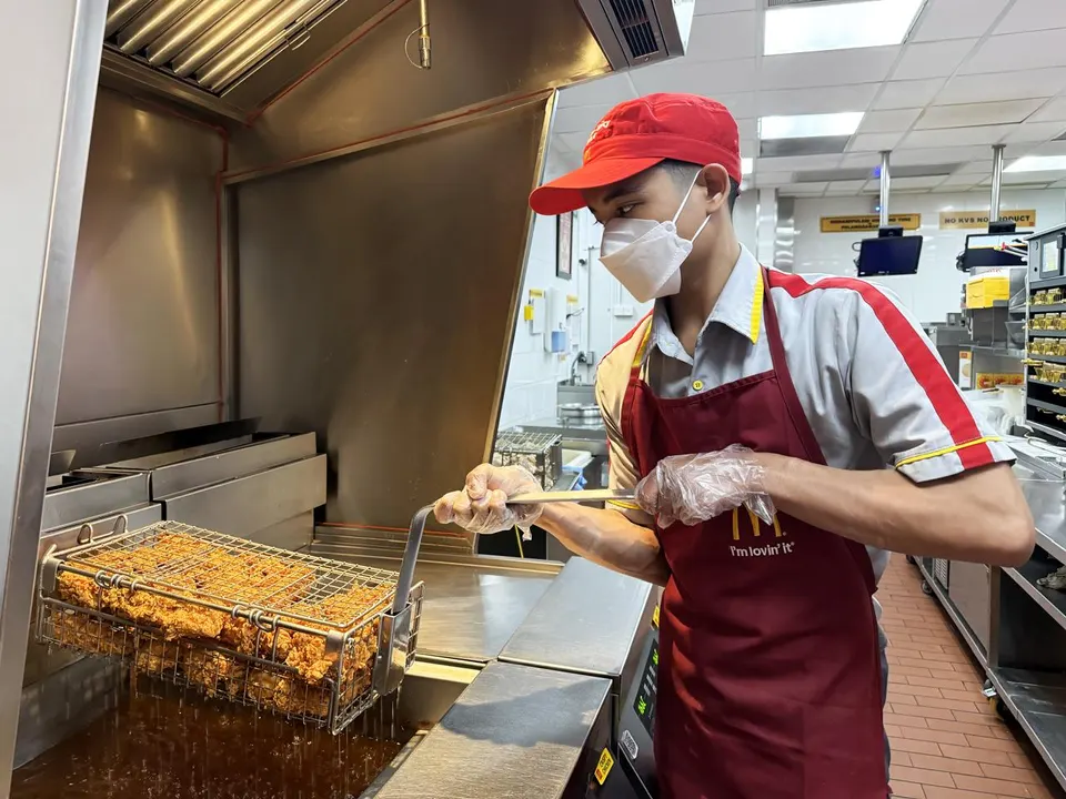 Kenali Rantai Panjang di Balik Ayam Goreng yang Renyah dan Konsisten