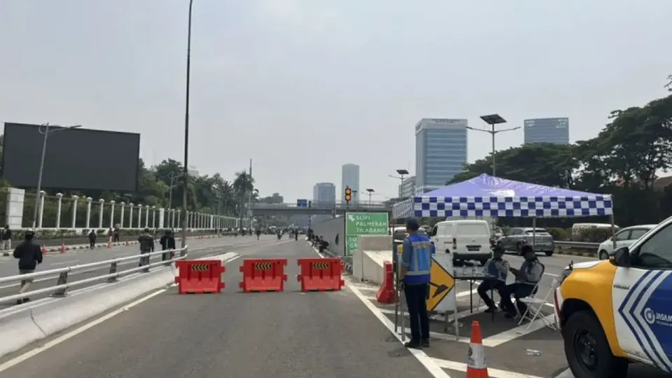 Tol Dalam Kota Kembali Dibuka Pascapenutupan Sementara akibat Kerumunan di Gedung DPR/MPR