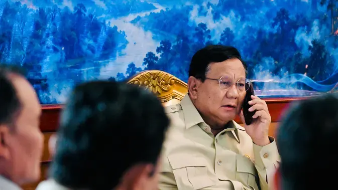 Momen Prabowo Telepon di Tengah Rapat Kebakaran Hutan, Minta Pompa dan Heli Tambahan