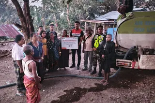 Pertamina Patra Niaga Salurkan 35.000 Liter Air Bersih untuk Korban Gempa NTT