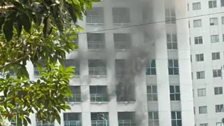 115 Personel Damkar Dikerahkan Tangani Kebakaran Apartemen di Tanah Abang