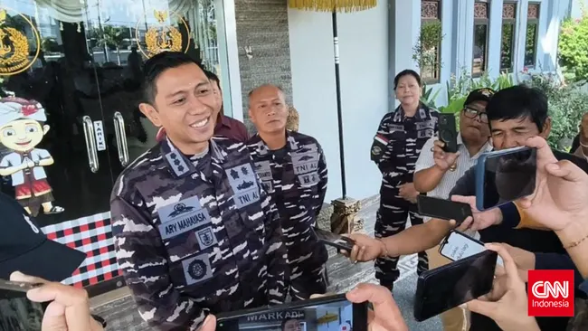 TNI AL Usut Prajurit Pengawal Arya Wedakarna di Kontes Waria Thailand