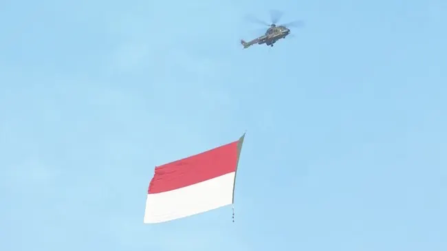 Aksi Drone, Pesawat F-16, Bendera Raksasa Warnai Merdeka Run 2026