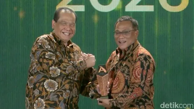 Menteri LH Jumhur Hidayat Raih Penghargaan detikSumatera Awards 2026