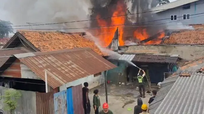 6 Rumah di Cileungsi Bogor Kebakaran, 1 Orang Pingsan