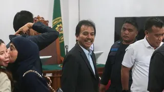 Hakim Tolak Praperadilan Roy Suryo soal Larangan ke Luar Negeri