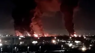 Breaking News! AS Bombardir Pulau Larak Iran, Hancurkan Roket Teheran