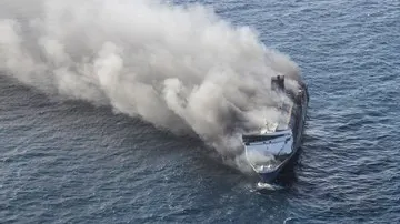 Kronologi Kebakaran KM Mutiara Sentosa 2 dan Penyelamatan Penumpang di Sumenep