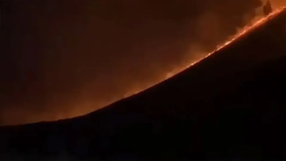 Kebakaran di Sabana Pengol, Sebagian Akses Wisata Bromo Ditutup