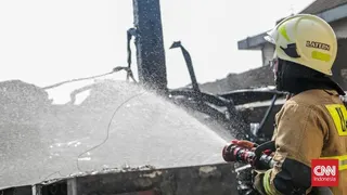 Gudang Pabrik Ritsleting PT Stretchline di Tangerang Terbakar, 8 Mobil Damkar Dikerahkan
