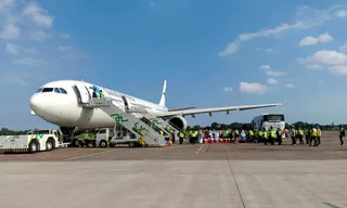 Pesawat Garuda Indonesia GA604 Mendarat Selamat di Runway 03 Usai Alami Pecah Ban