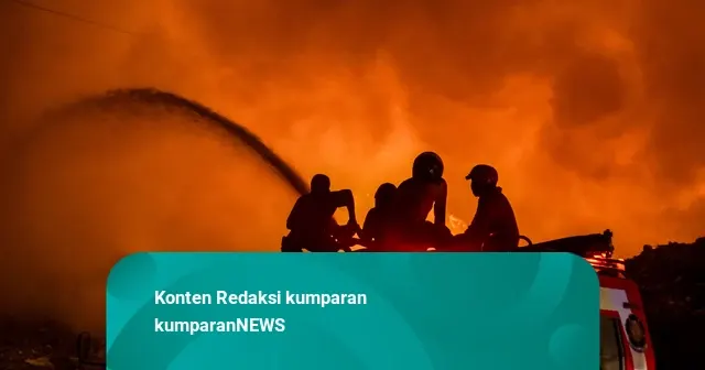Foto, Kebakaran TPA Putri Cempo Solo, Kobaran Api Membubung Tinggi