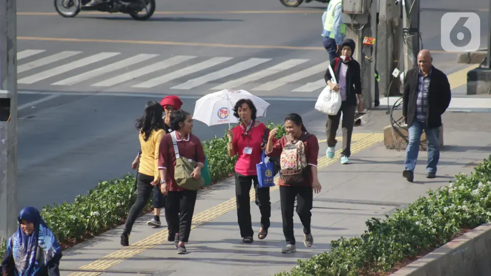 Suhu Jakarta Bisa Capai 35 Derajat, Hujan Ringan Muncul Sore Hari