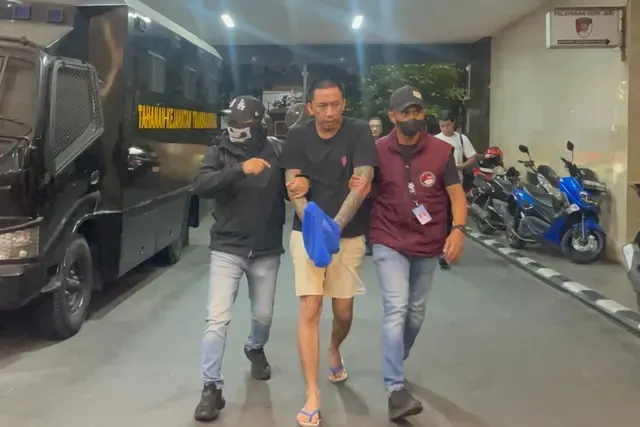 Tampang Encek, Napi Kabur yang Ditangkap di Myanmar Saat Digiring ke Bareskrim