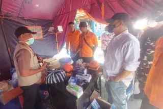 Warga Keluhkan ISPA, Gubernur Luthfi Datangi Lokasi Kebakaran TPA Putri Cempo