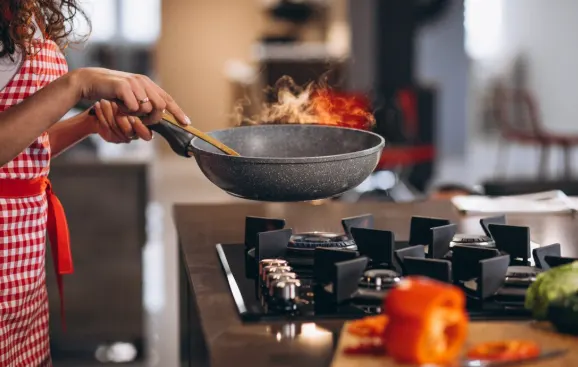 5 Kebiasaan Sepele di Dapur Ini Ternyata Bisa Memicu Kebakaran Rumah