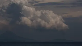 Gunung Anak Krakatau Erupsi, Warga Diminta Jauhi Radius 3 Km