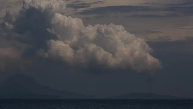 Gunung Anak Krakatau Erupsi, Warga Diminta Jauhi Radius 3 Km