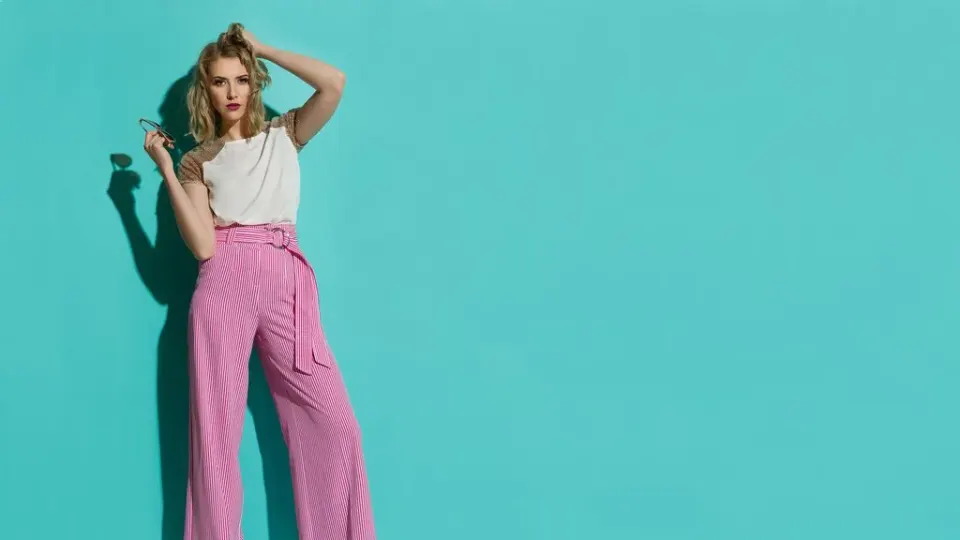 Celana Pink Cocok dengan Baju Warna Apa? Ini 10 Inspirasinya