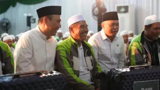 Gojek Berangkatkan 70 Mitra Driver Legend untuk Umrah ke Tanah Suci