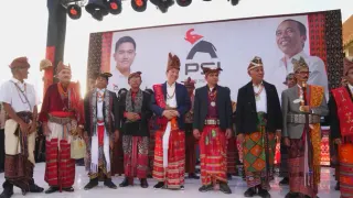 Sederet Gelar Adat Kehormatan Joko Widodo dari Berbagai Daerah di Indonesia