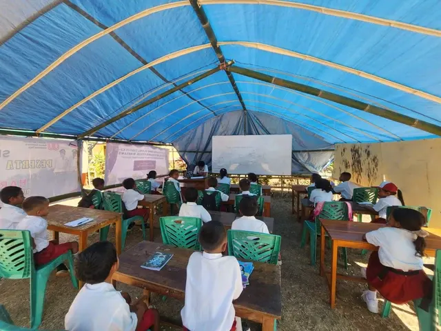 Kemendikdasmen Bangun Puluhan Tenda untuk Sekolah Darurat di NTT