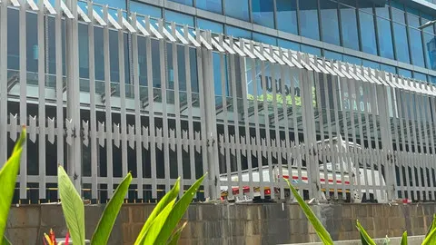 Rencana Pemprov DKI Jakarta Tertibkan Pagar Tinggi di Kawasan Mal dan Perkantoran